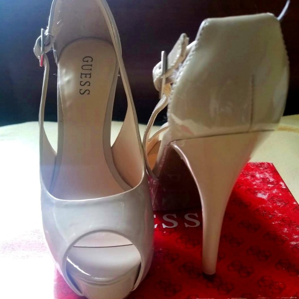 Guess GWHONDO3 Nude Patent Peep toe platform 4”